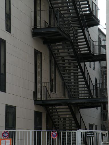  escalier extérieur en métal